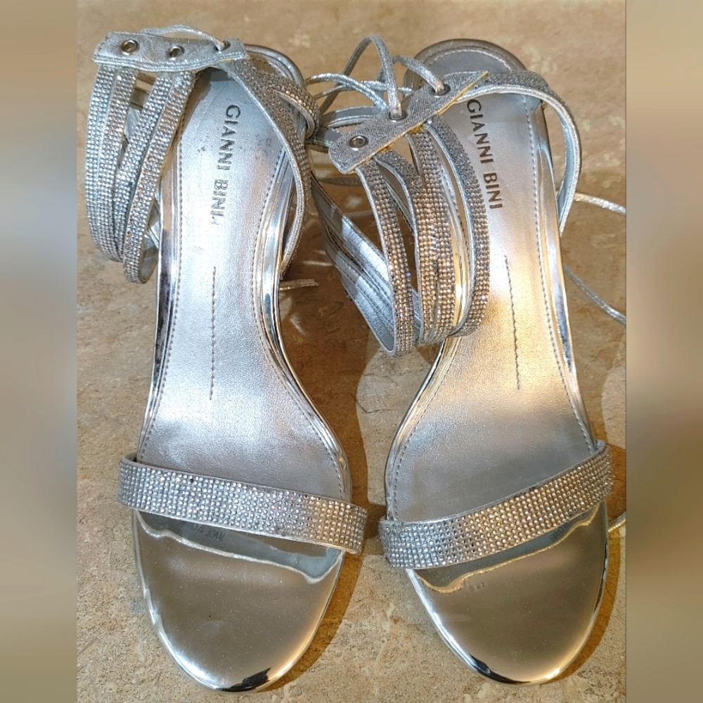 BRAND NEW BEAUTIFUL LADIES SANDALS